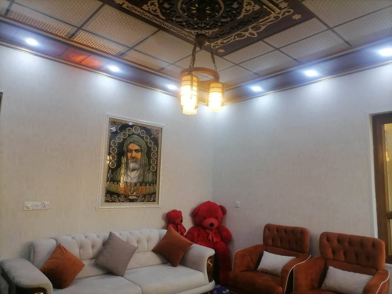 السلام عليكم ورحمه الله وبركاته دارللبيع خانقين حي گلات طابو صرف مساحة ١٢٠متر بناء درجة اولى يحتوي على غرفة نوم وصاله ومطبخ حار وبارد واستقبال الضيوف وكليدور وبيتونة كبيرة البيت فول سيراميك وسقف ثانوي السعر 55وبي مجال للشراي الإستفسار الإتصال برقم ***********
