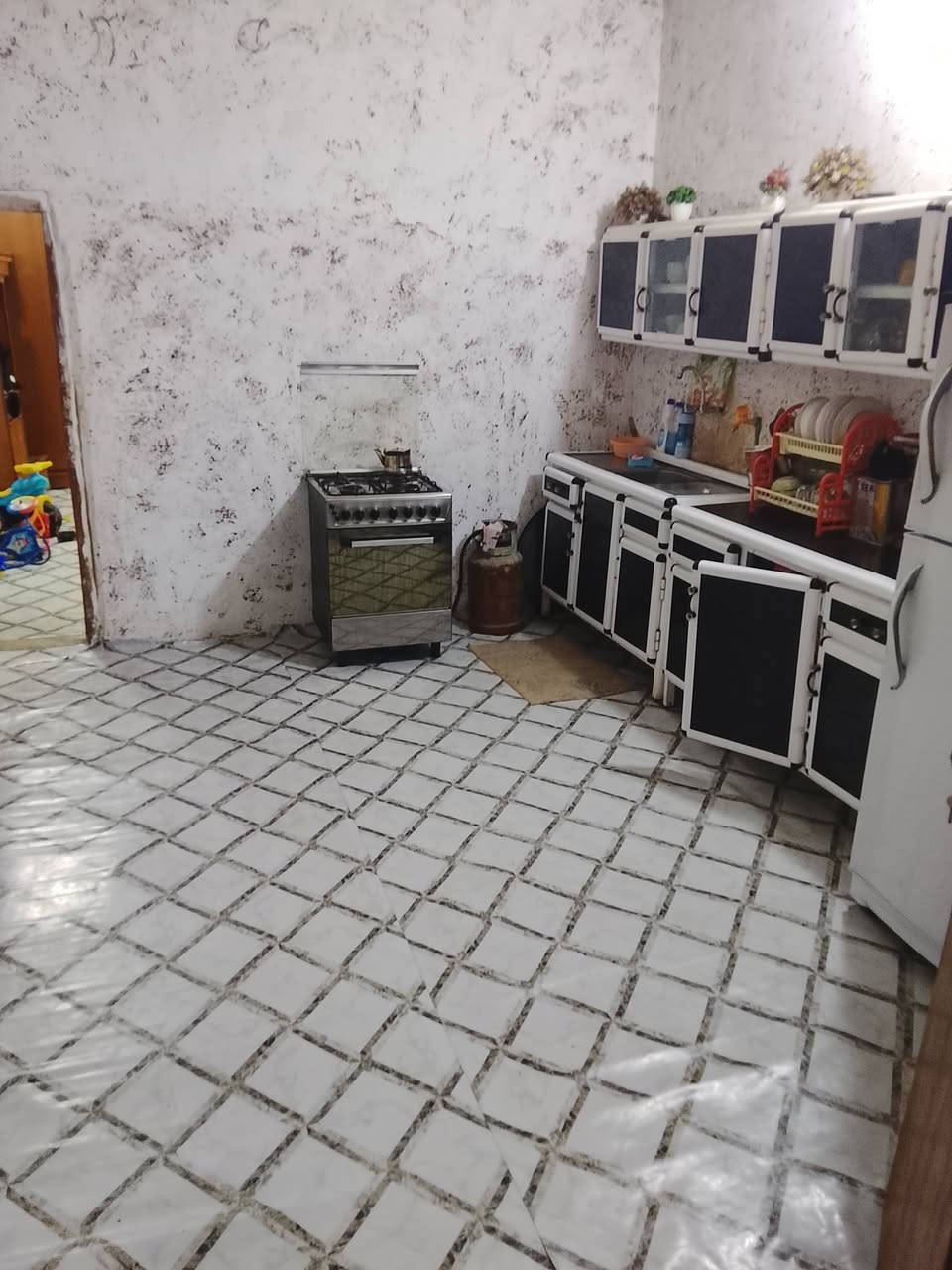 سلام عليكم بيت تجاوز الغزاليه شارع المشجر السعر 10 قفل ***********

