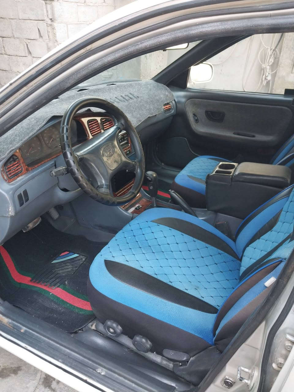 من رخصة الأمن المحترم السلام عليكم سوناتا تو موديل 94 رقم انبار دولي محرك 2000 مفتوح وكير  اوتماتيك مكفولات حلوة ونظيفه مصبوغه حزام للجماليه كامرة خلفية شاشة اندرويد بيها تعديل عالبارد بالجاملغ  الخلفي جهة السائق بدون دواخل وبيها نواقص مثل الكمبريسر مال تبريد عاطل والمنظومه جديدة حداديتها جديدة  والسنويه ساقطه صارلها شهر السعر 44 ورقه وبيها مجال مكان السيارة بغداد ابو غريب الاتصال على الرقم ***********
