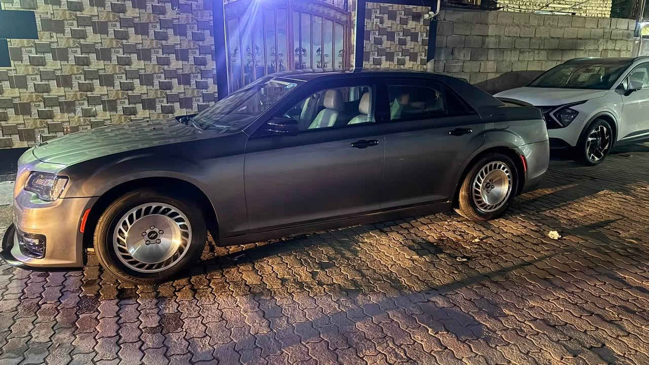 اوباما كلايسر S٢٠١١ محدثه ١٦  سياره فول موصفات
حادث جاملغ ايمن فقط وصبغ باب خلفي وجاملغ اثر شخوط بدون معجون سياره مكفوله كير ومكينه صدر جديد تبريد جديد 

كشنات جلد سونر موجود سعر ١٤٨ ورقه مكاني بغداد ***********
