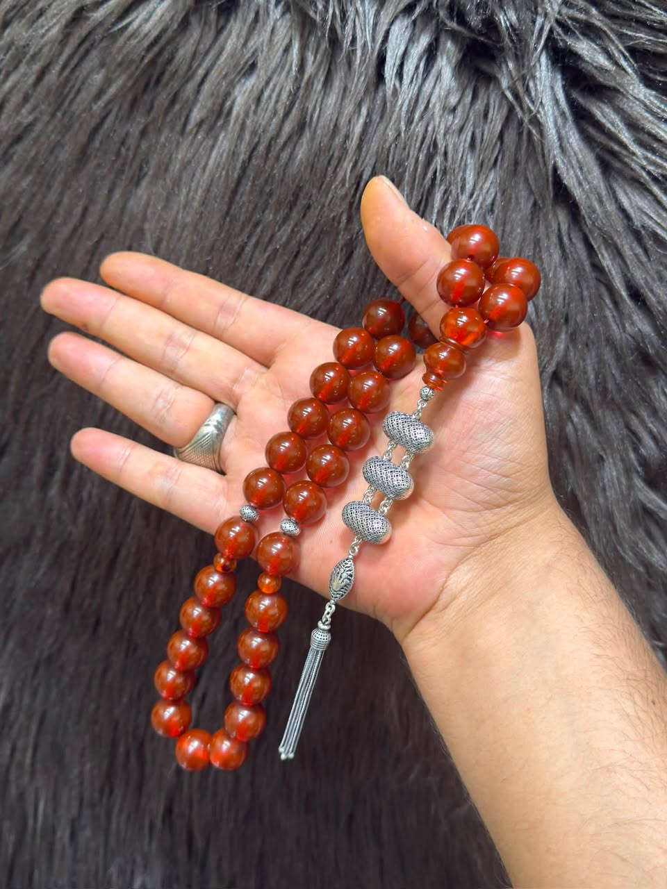 بكلايت قديم عقود لون مميز 😍📿✨
حجم راهي ‫16‏×15‬ ملي 33 حبة
‏كركوشة وفواصل فضة 925 عالي الجودة 
.
.تواجد تركيا عنتاب  الشحن متوفر 

.
.


**إذا كنت صاحب هذا الإعلان وتريد حذفه لأي سبب، رجاءا أرسل رسالة إلى الدعم الفني**