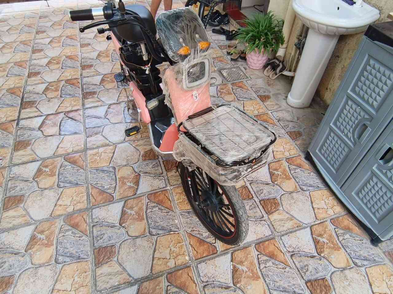 سلام عليكم شحن لون وردي اربع بطاريات 
للبيع شحن موديل 2023 تاير خلفي جوبلس بلوتوث وقفل تاير وقفل كشن وتشغيل عن بعد وحساس مال سرقه ومنفذ مال شحن للموبايل شرط نضافه العنوان كركوك حي الواسطي السعر 200 قفل قفل وبدون مراوس فقط بيع


**إذا كنت صاحب هذا الإعلان وتريد حذفه لأي سبب، رجاءا أرسل رسالة إلى الدعم الفني**