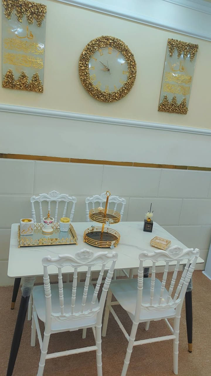 ميز طعام مرمر بورسلين بلكراتين الابيض والرصاصي نفس المنصوبات ثقيل لاعلى درجة عنوان شارع فلسطين تقاطع الصخرة *********** موجود توصيل
