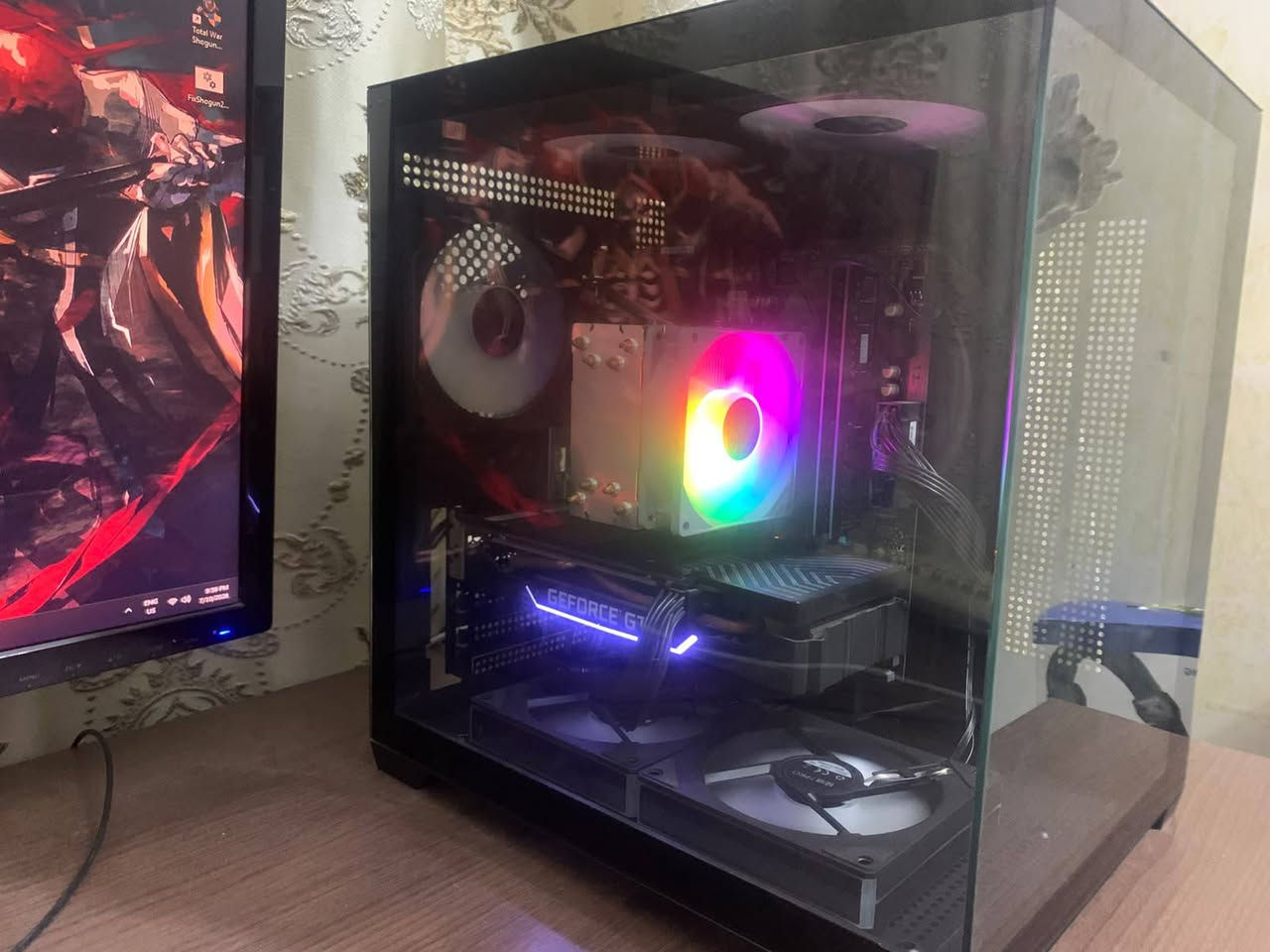 السلام عليكم بي سي كيمنك
🔹المعالج: AMD Ryzen 5 3600 (6 Cores / 12 Threads)

🔹 كرت الشاشة: NVIDIA GeForce GTX 1660 Super

🔹 اللوحة الأم: B450

🔹 الرام: 16GB DDR4

🔹 التخزين: 512GB M.2 SSD

🔹 مزود الطاقة: DeepCool 650W

🔹 الكيس: GAM مع 5 مراوح تبريد

✅ حرارة كرت الشاشة بالألعاب الثقيلة مثل Red Dead Redemption 2 ما تتجاوز 70°.
✅ الجهاز نظيف وشغله ممتاز، مناسب للألعاب، الدراسة، والمونتاج
تواصل واتساب فقط ***********
