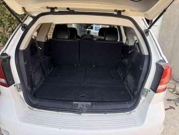 سلام عليكم 
للبيع جورني 19 محرك سته 3.6
فول مواصفات GT
رقم بصره 
سعره 160 
رقم ***********
1كشنات جلد
2 تدفئة بل كشن 
3 كامره 
4 تشغيل عن بعد 
5 شاشه جبيره 
محرك كير مكفولات من لفتح 
حداده جديده تخم تاير 
حادثه بس بنيد صور لحادث بل منشور
