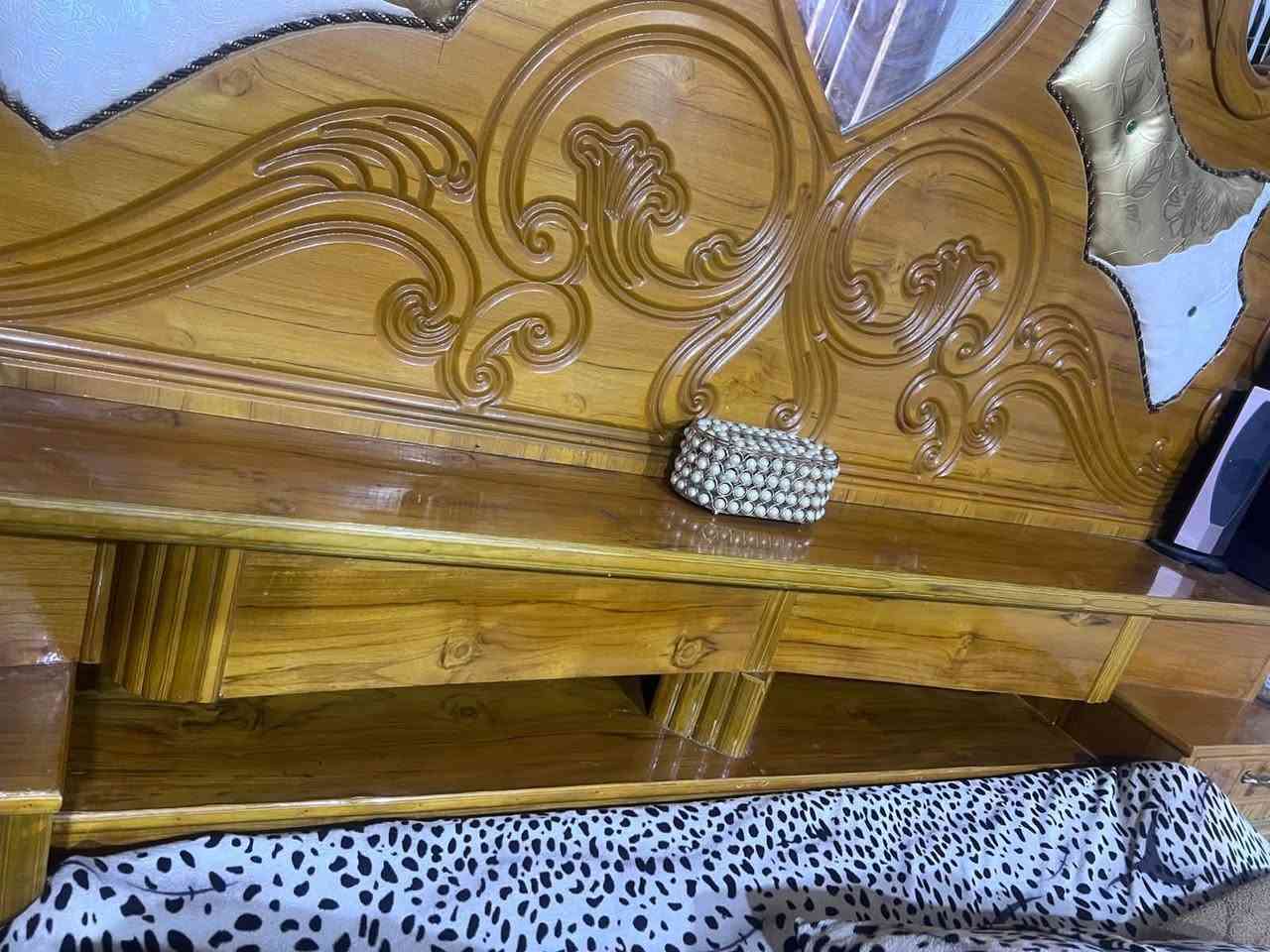 سلام عليكم عندي غرفه نوم أخشاب جديده ونضيفه كلش سبب البيت محتاج والله اخذتها مليون ونص وهسه اريدها مليون العنوان البصره ابو الخصيب حمدان ***********
