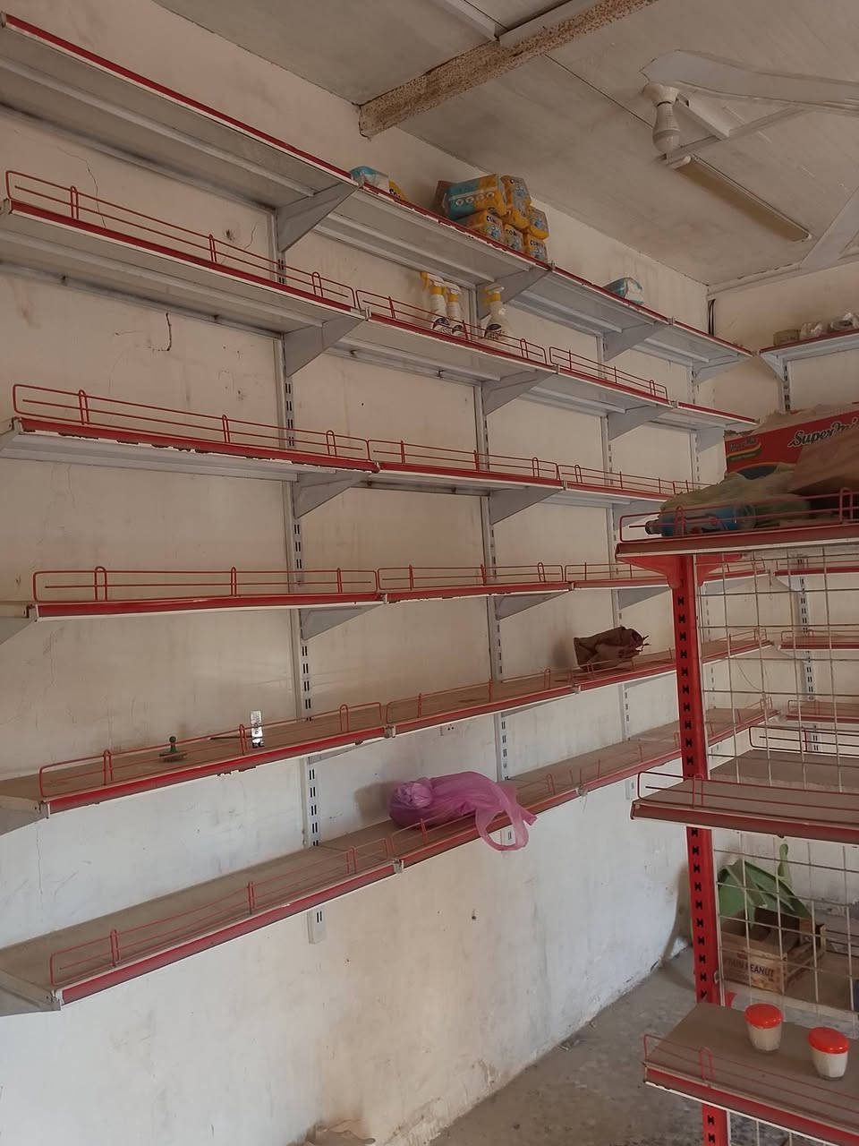 رفوف وسفينة بسعر  مناسب قيم واخذ***********
