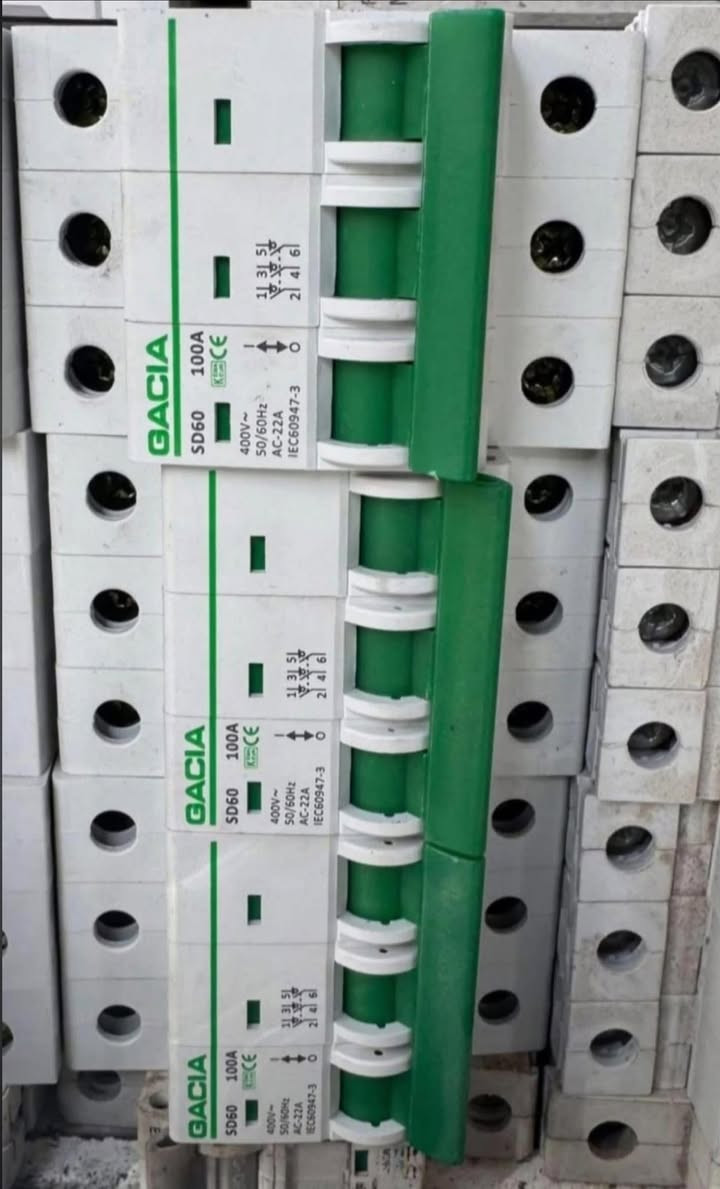 السلام عليكم يتوفر
منيجر ثلاثي بالة أصلي /٤٠ /٦٣ / ٨٠ /١٠٠ /١٢٥ امبير 

                                  👈٤ ألاف 👉

بغداد

عكد النصارى 

وتوجد خدمه توصيل 

***********
