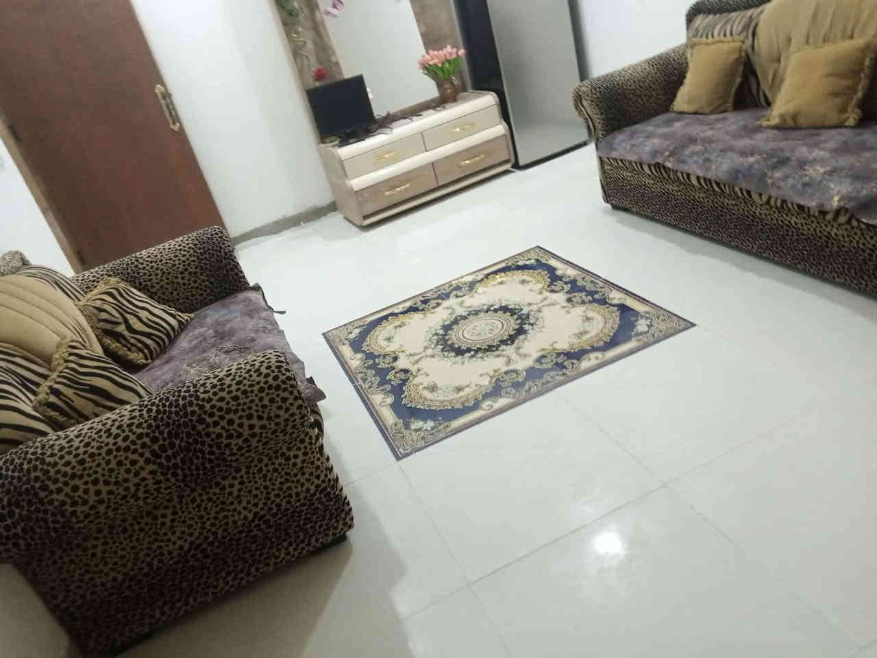 السلام عليكم ورحمة الله وبركاته يوجد لدينا بيت مساحته 110متر البيت يرهم مراوس أو بيع  بي عرفه نوم وحده وصاله ومطبخ وخدمات وساحه داخليه  بشارع بغداد 2بيت فرعي بصفحت الري منطقت الدوانم مقابيل سويب ول شرطة الخامسة 
البيت جاهز السكن بس نقصه البيتونه مغلفيها بسندويج البيت سعره كلش حلو السعر(65)وبي مجال  الستفسار علا الاتصال ***********
***********بيهن وتساب
