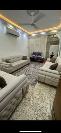 تخم قنفات للبيع 8 مقاعد قنفتين ثلاثيه و قنفه ثنائي الاسفنج بحاله ممتاز...