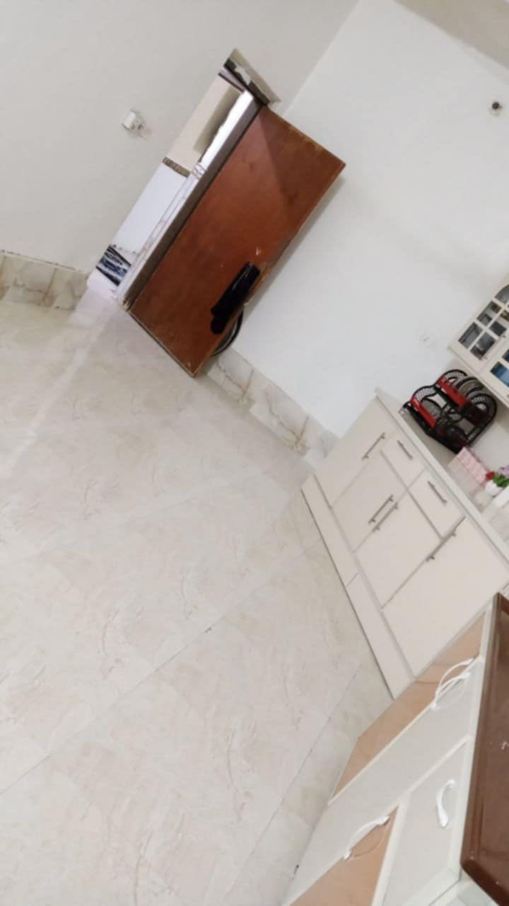 دار مساحة220م طابو سند25 
اكسيرات قرب الشارع العام خلف المول مقابيل مزاد الشهد بالبداية موقع مميز 
خدمات كاملة للبيع وبسعر مناسب انشاءالله 

للاستفسار 
مراجعة مكتب سما بلدروز للعقار مدخل شارع العلوة
***********
