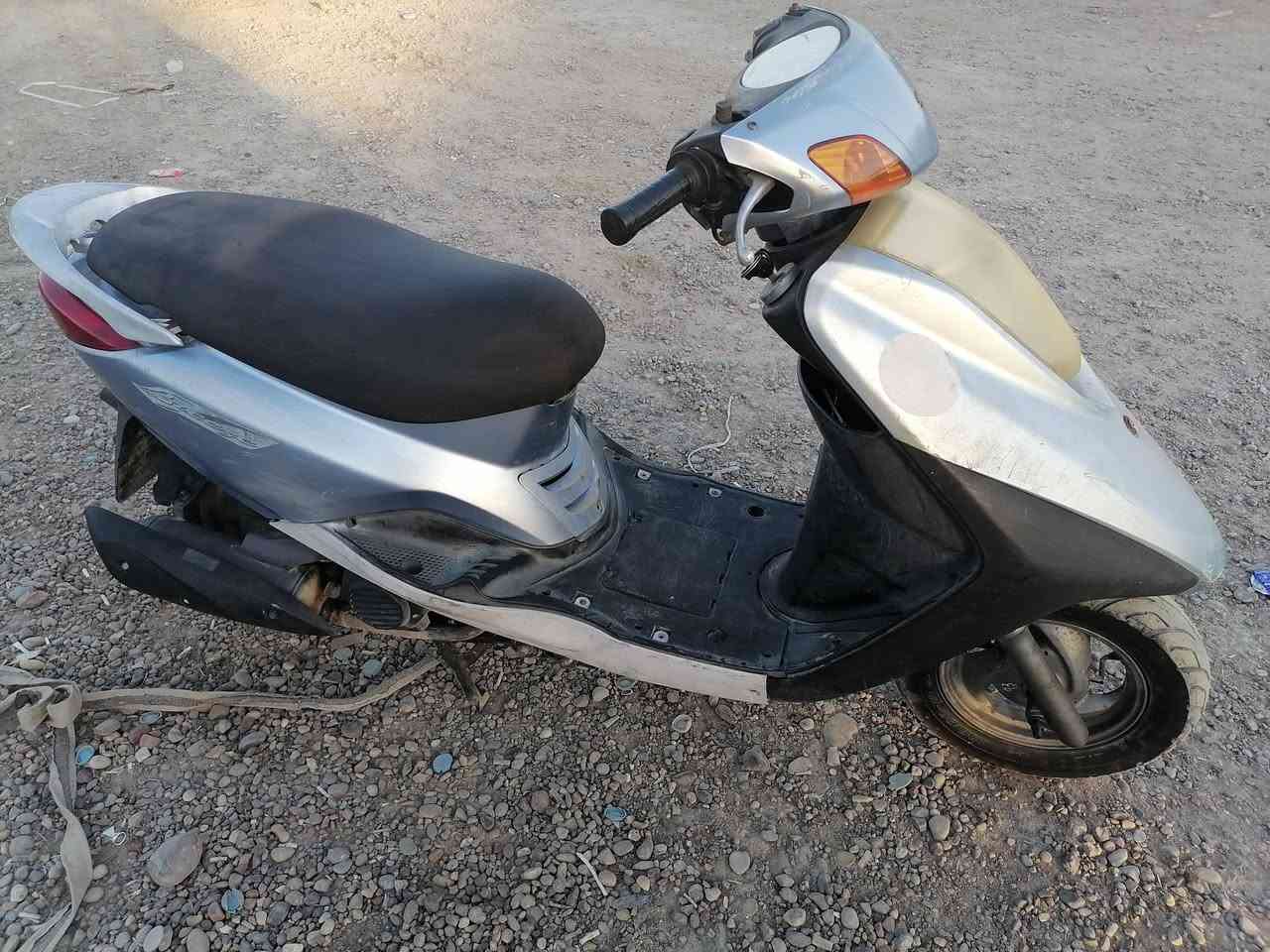 بريز لايت ناصي محرك ناعم كلشي بيها شغال كابريتر بلاد كهربائيات قفل جنطه وستيرن كيج بنزين ستاند صفح وتعليك السعر ٤٥٠ بيها مجال ***********
