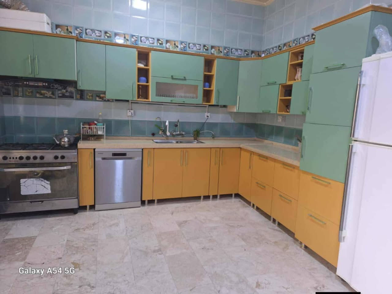 دار للبيع المساحه 200متر
ابو خستاوي جهته المرور خلف التجاري خامس بيت عن شارع كربلاء خدمات كامله موقع حلو بناء حديث جاهز 

السعر مناسب//***********
