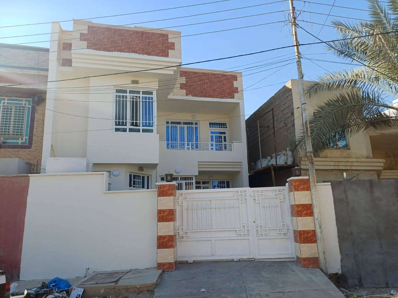 مشتمل _للبيع 🏡

  🌍 الموقع  /سامراء حي الخضراء طابقين 3 غرف

  المربع الذهبي المساحه  / ( 124 )  الواجه 7 ونص 

والنزال 17 

  💠 يتكون  المشتمل 3 غرف  واستقبال وصاله ومطبخ 🏡
                    
                🏡    وحمامات  داخلي وخارجي  🏡
                               

  💰 السعر  / ( السعر 115 مليون وبيه مجال 🏡

        ■■■■■■■■■■■■■■■■■■■■■■■■
           للإستفسار أكثر يمكنم التواصل عبر رقم الهاتف 
                ☎️ ( ***********)☎️  

        
  🙋‍♂️ مكتب السهل الاخضر للعقارات الضباط الثانيه 🏡
