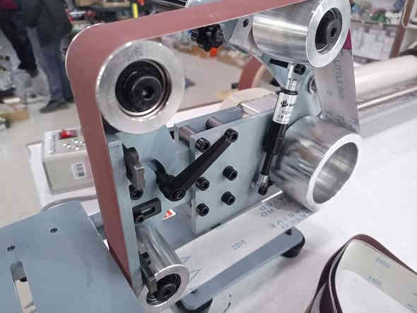 كود 45668
سنفرة شريطية كهربائية مصنوع من سبائك  حديد ثقيل  قياس شريط 915*50ملم متوفرة بقوة مأطور 750W  و 1200 W  يفتر اتجاهين تحكم بالسرع من 200 الى 2000  جودة ومتانة جدا عالية اسعار كما يلي 
300 الف سعر ماطور 750 W
350 الف سعر ماطور 1200W 
سعر اشرطة: 3 الف
اشرطة متوفرة بخشونات مختلفة 
للحجز والاستفسار راسلنا على واتساب *********** او ***********
