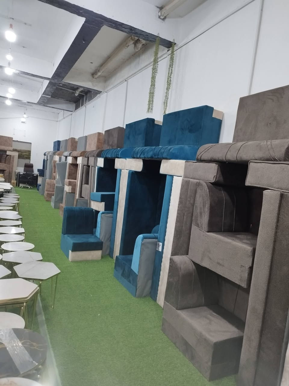 بسم الله الرحمن الرحيم (وأما بنعمة ربك فحدث)

تم افتتاح معرض السلطاني الصغير للأثاث بأسعار تنافسية وبضاعة مميزة وحديثة 

ديوان ١٠ مقعد السعر ٢٧٥الف فقط

العنوان /بابل شارع ٨٠ كربلاء مقابل مول نون قرب محطة الاضواء

***********
