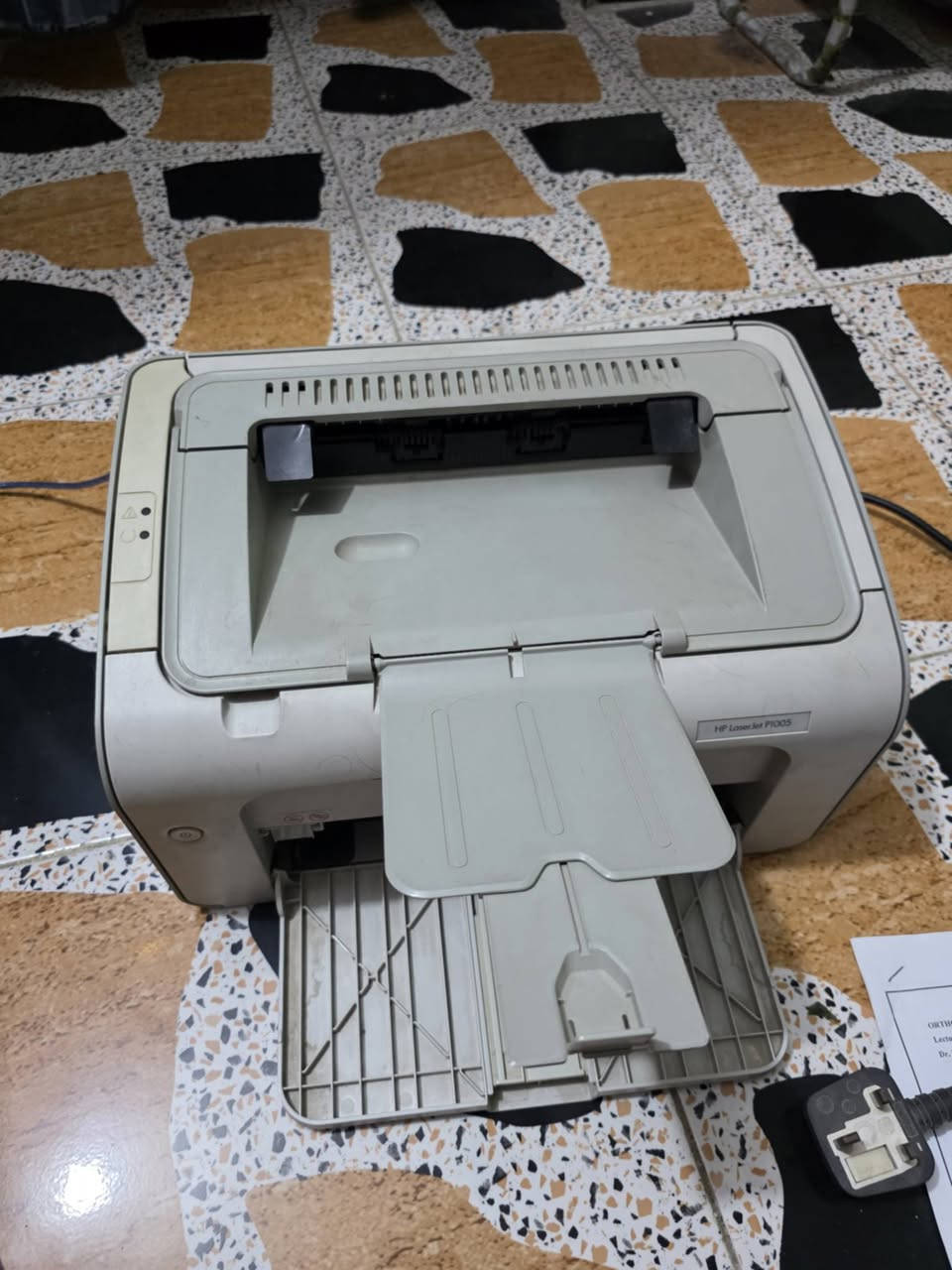 السلام عليكم
طابعة Hp Laser jet 1005 (ليزرية باودر ابيض وأسود فقط وتطبع وجه وكَفة يدوي) لطباعة المحاضرات والاوراق والملفات بشكل بسيط وبدون تعقيد، صارلها ٤ سنوات عندي تشتغل مثل الورد وبضمان.. للبيع بسعر 60 الف والتوصيل مجاني..

مراسلة خاص او واتساب ***********

