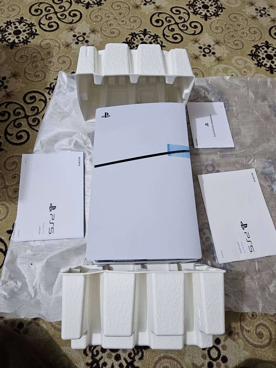 سلام عليكم 
بلاش وبالعافيه على ياخذه 
وماخذه من شركه الأماني 
بلي فايف سلم واحد تيره نضيف كلش 
وانطي ضمان اذا بي شي ترجعه
وياه يوبي اس حجم 1500
وقرص رزنت ايفل 2
وفيفا 
وكدامكم بالكارتون ثنينهن 

سعر 700قفل ماكو هيج سعر ولله 
سكن كربلاء توصيل ماعندي 
رقم ***********
