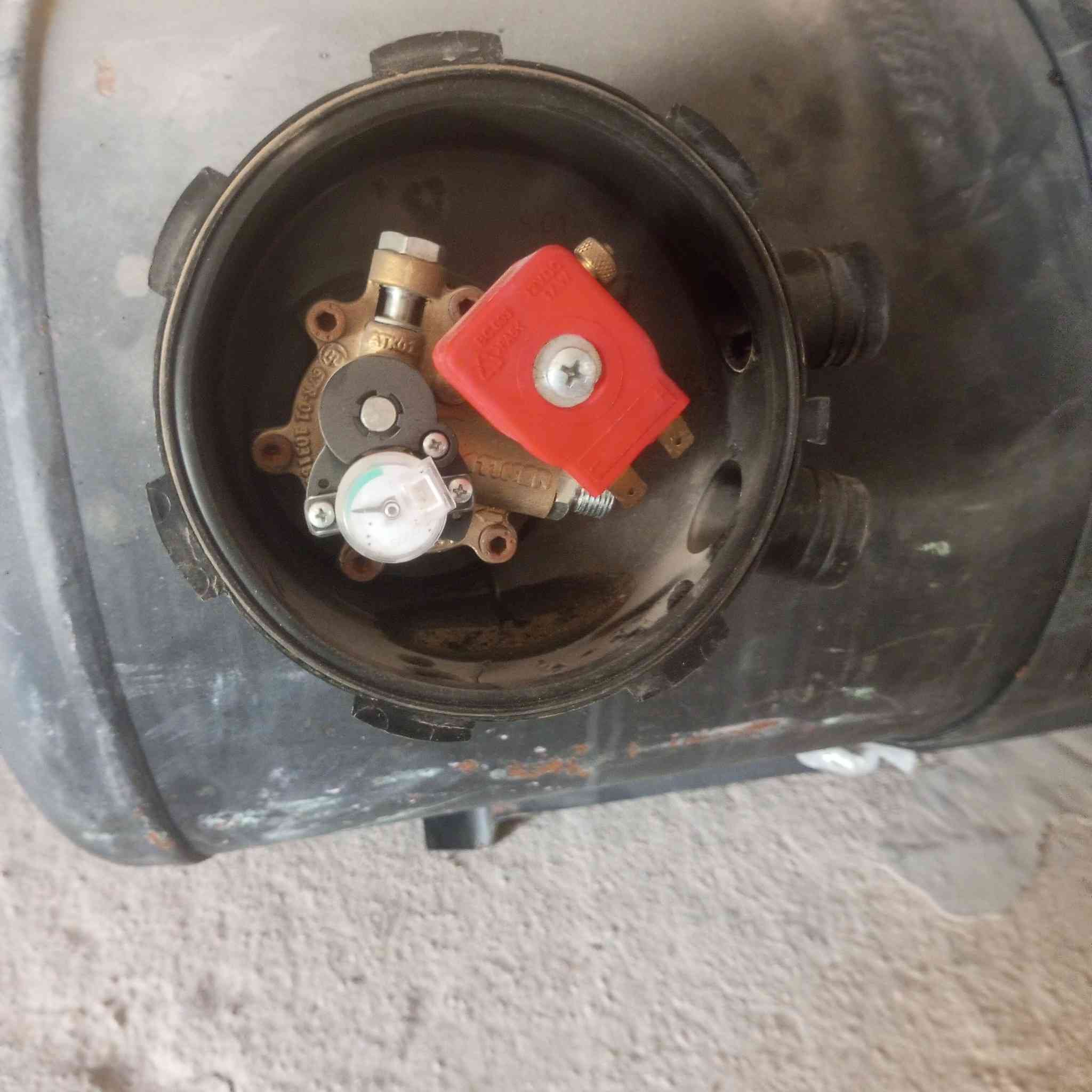 منضومه غاز كامله دبته 80 لتر للبيع ***********
