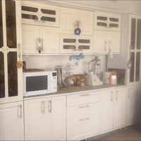 كاونترات مع ميز طعام 6 كراسي للبيع ،للاستفسار الاتصال على الرقم 077272...