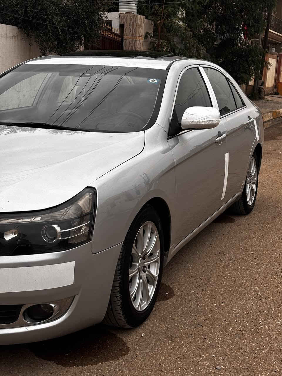 السلام عليكم
جيلي ام گراند موديل 2013 محرك 2400 ميسبوشي المرغوب فتحه سقف 

  رقم بغداد انگليزي مميز بأسمي تحويل ثاني يوم

 گير ومكينه مكفولات خير من الله شغل وطلع وين يعجبك بدون تنقيص بدون نهائياً 

سياره بدون ضربه ونضيفه جداً مثل ماواضح امامك  

حداديه بحاله ممتازه وجديده تبريد تدفئه شغالات ضايفلها شاشه اصليه 

تخم تاير جديد لك  بطاريه جديده

راديتر ومنظومة التبريد كامله مبدله قبل اسبوع تحسباً للصيف

مكان السياره ديالى / المقداديه ***********
