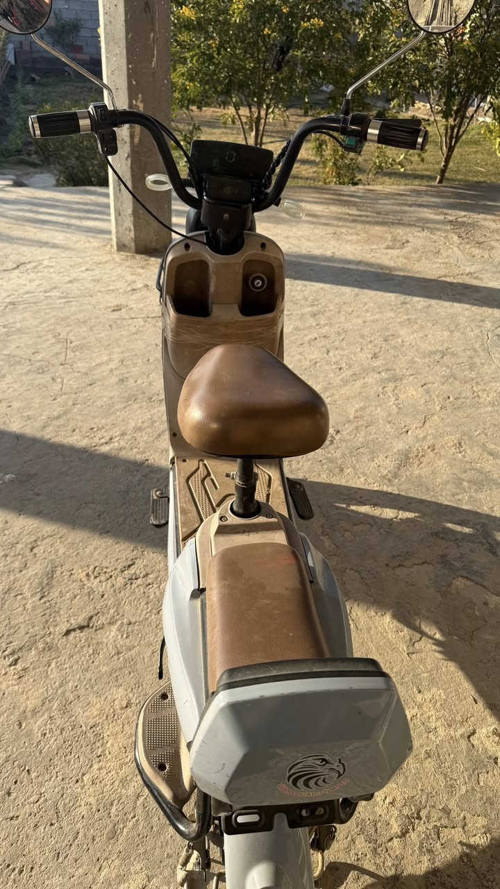 دراجه شحن للبيع نضيفه كلش السعر 300وبيه مجال للاستفسار اكثر الاتصال على هذا الرقم ***********
