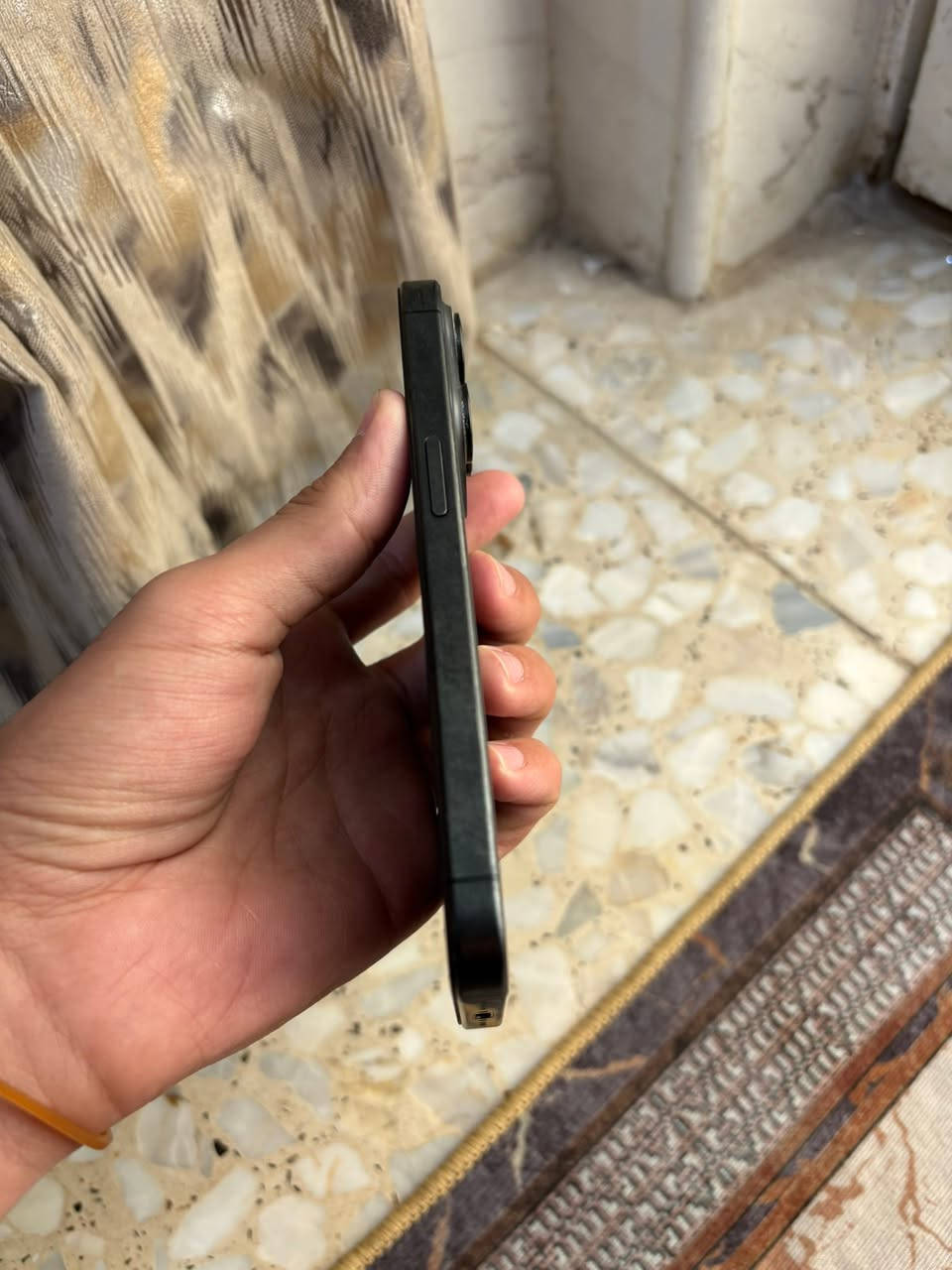 للبيع ايفون 15 برو فقط ذاكره 256 بطاريه 83 بلاديه شرق اوسط الجهاز. كله شغال فقط مبدل شاشه اصليه مال تفصيخ 120 هيرتز فيس ايدي شغال شرط الفحص وين ما يعجبك بطاريه 83 بلاديه ولون مميز نضافه كدامك بل صوره والسعر 550 بي مجال حك جيه رقم واتساب فقط ***********
