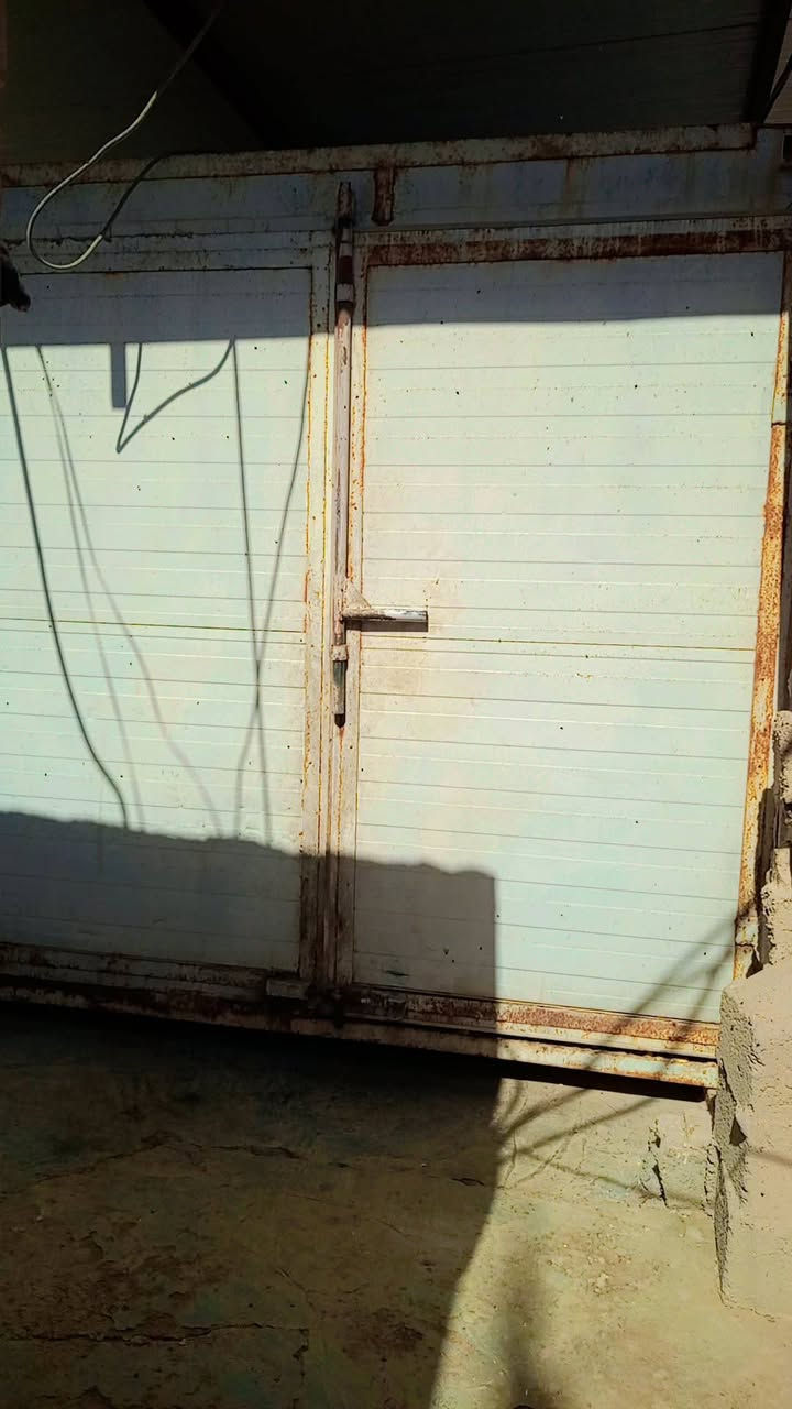 سلام عليكم براد للبيع  حاويه الماني  السعر 50 ورقه الجهاز طرحي الماني *********** المكان بغداد
