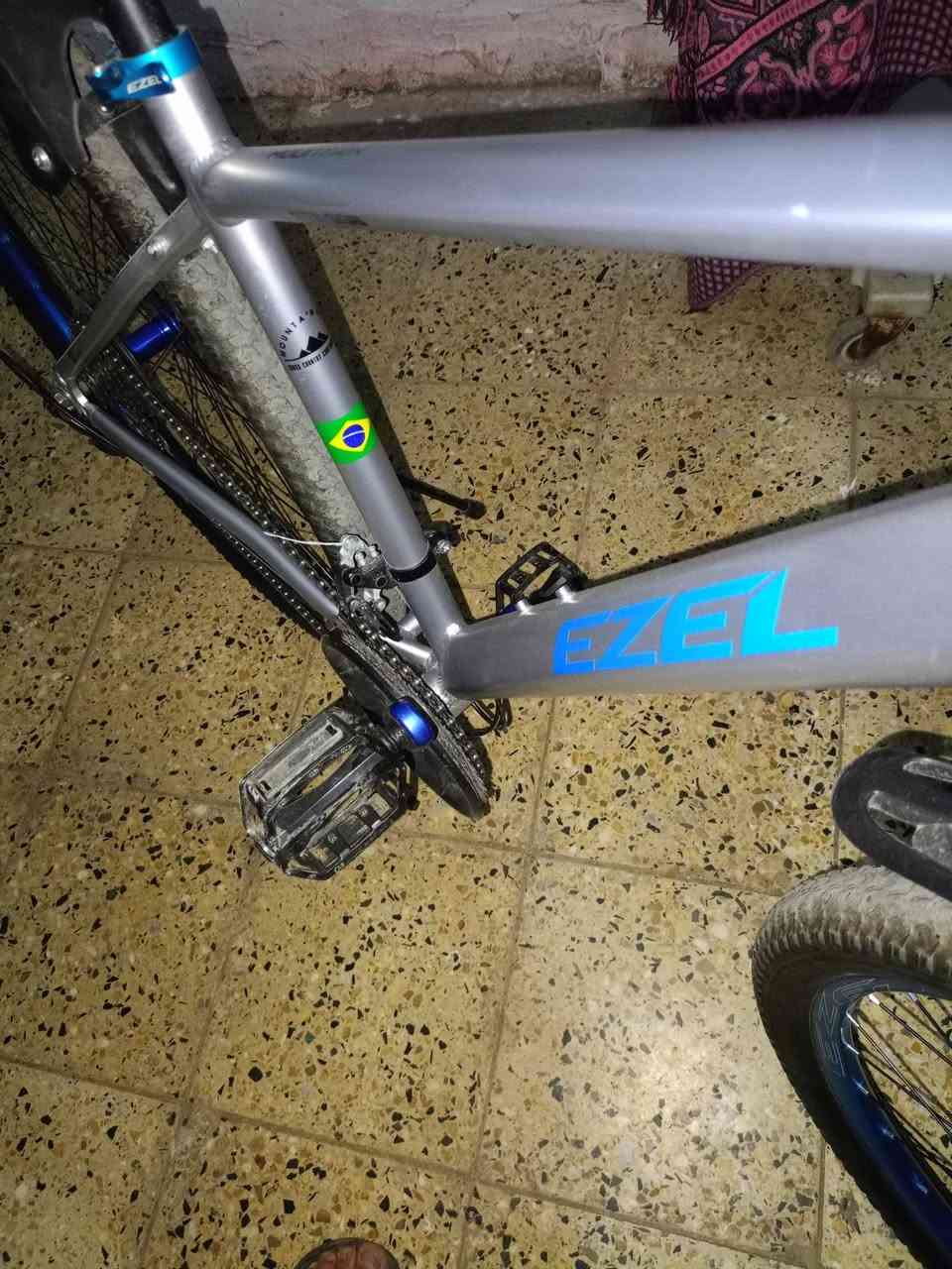 عندي هاذه الباسكل ايزل برازيلي لشه المنيوم سعره ميه وخمسين قفل وكير سبعه خلفي 3 امامي ودبل شغال مكاني الحسينيه


**إذا كنت صاحب هذا الإعلان وتريد حذفه لأي سبب، رجاءا أرسل رسالة إلى الدعم الفني**