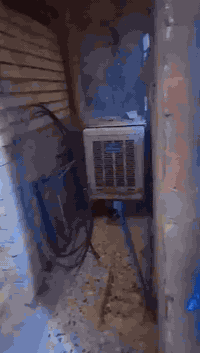 مشتمل للايجار المساحه 75 متر غرفتي النوم وحده فوك واستقبال وصاله هي مطبخ وحمام خارجي كراج صغير شارع كهرباء قرب مدرسة زهور العراق يم اسواق جدو  يجاره ٣٠٠ الف 
 ***********1
بعد يومين  يفرق البيت
