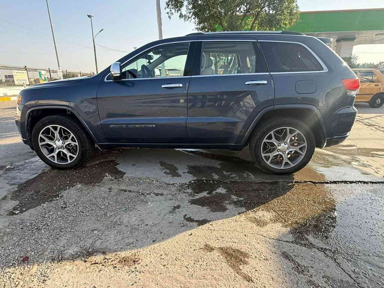 جيب كراند شيروكي اوڤرلاند  محرك 3600وارد امريكي للبيع 2021 ماشيه 89 الف كيلو متر رقم بغداد فول مواصفات جكات حادث چافيه او موجود الصور السعر 180 ورقه وبيها مجال ماكو هيج سعر وبهيج موديل ومواصفات غير متواجد بالفيس فقط واتس اب للاتصال (***********) بغداد, العراق
