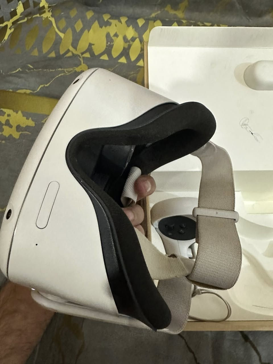 سلام عليكم
للبيع 

نظارة الواقع الافتراضي

Quest 2

ذاكر 256 

نضافه  فول 

استخدام قليل 

يحتوي على 54 لعبه 

السعر    300 الف  قفل

***********

***********
