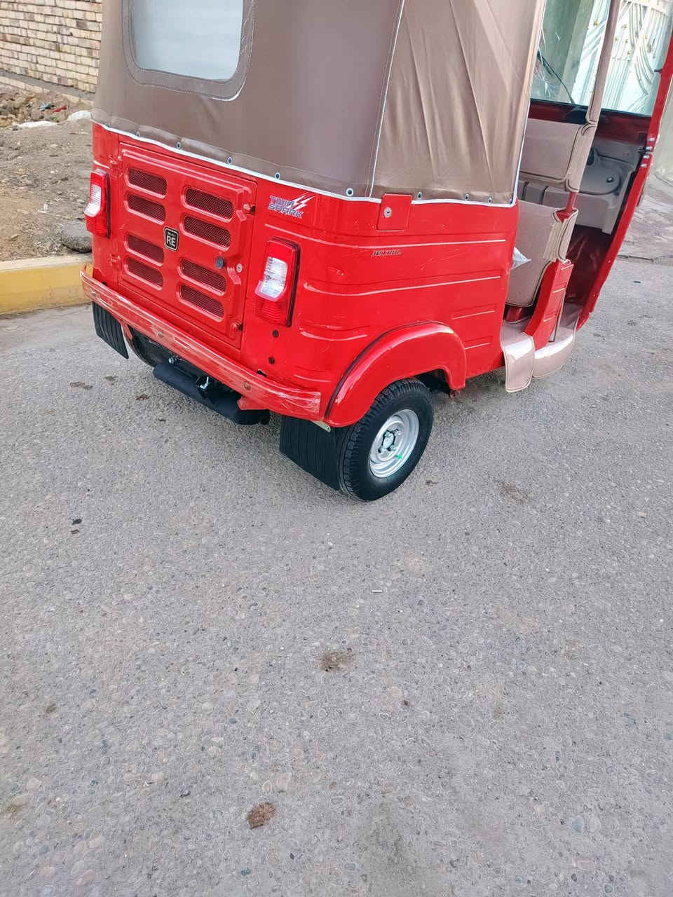 تكتك لبيع موديل 20 شهر 12 رقم وسنويه تكتك نضيفه وحلوه مكفوله ما عده طخات بصيطه ومكينه لا تنيقيص ولا تبخير ناعمه كبل الشارع بيه فراش دوشمه تخم تاير جبلي ستدات جادر جديد   مكان ميسان قضا المجر الستفسار تصل علا رقم 📱 ***********. ***********
