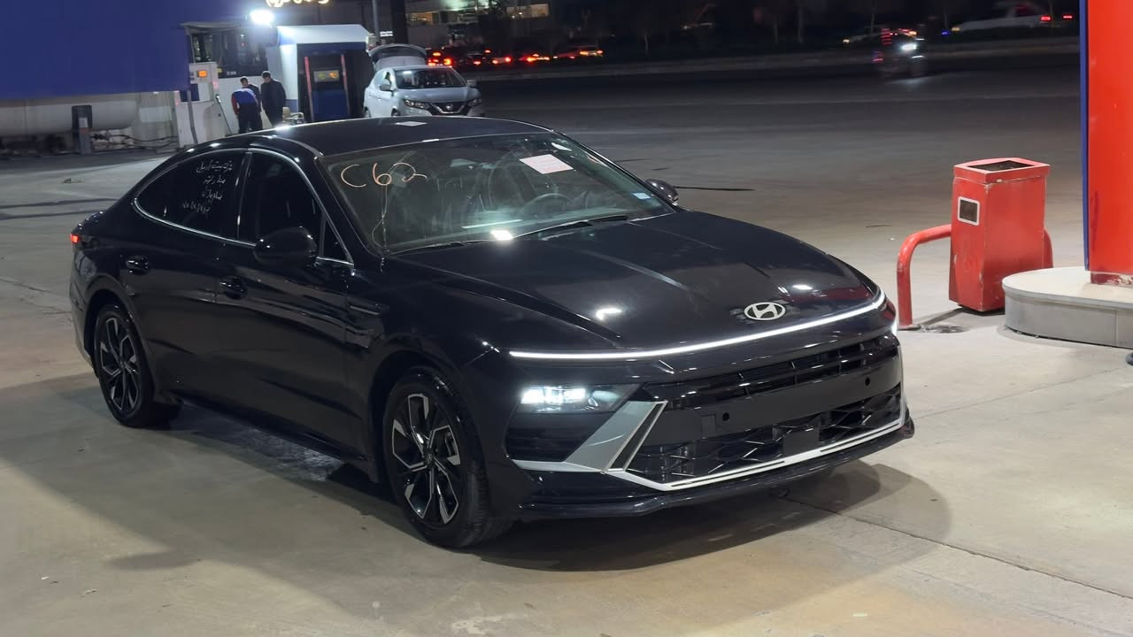 Sonata 2024
ضررها حيل خفيف 
بس بونيد صبغ بدون دواخل بدون ايرباك 
سعرها ١٦٨$و بي مجال 
رقم موباييل :***********
سيارة موجود بالاربيل شارع ١٠٠م داخل معارض
