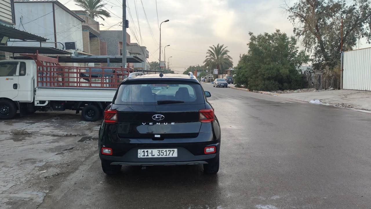 السلام عليكم
هيونداي فينو 2024 وارد امريكي كلين 
بدون صبغ و بدون بارد و بدون طخة 
حادثها فقط سرقة دخلت زيرو مماشية 
مغلفة حماية PPF جاملغات امامية و  بنيد
و دعامياتها وياها و غراض كلها إصلية مازداد إصلية تفصيخ 
مواصفات فتحة بصمة تشغيل عن بعد كامرة خلفية تحكمات استيرن دركة خياط رادار امامي خلفي جانبي قيادة ذاتية 
حاليا ماشية 7000 مكانها بغداد حي القاهرة 
السعر 153
***********
