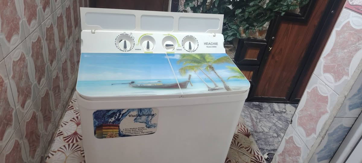 سلام عليكم غسالة للبيع نضيفة كلش الوزن 13 كيلو اخت جديدة الشراي يتصل ***********
