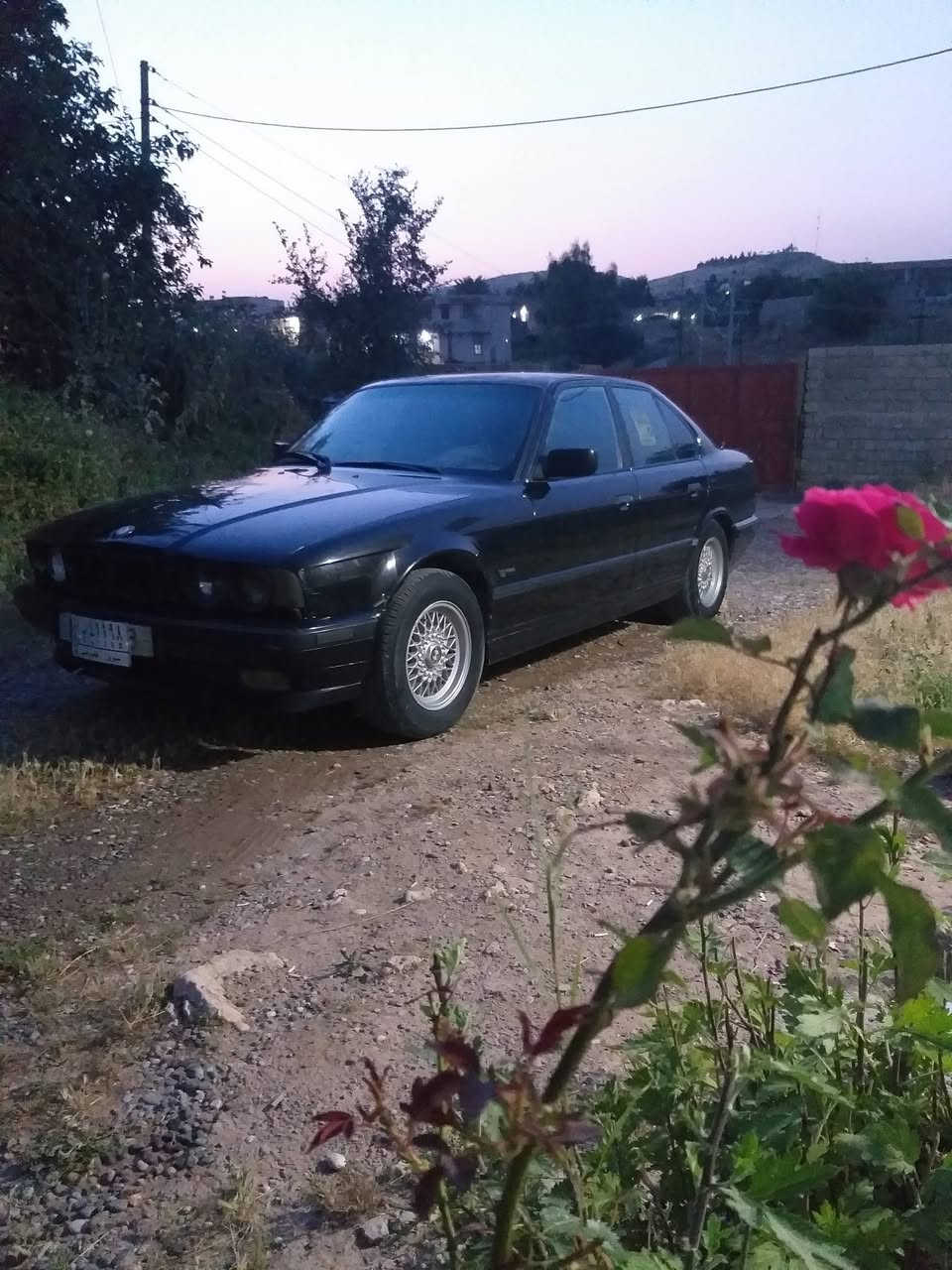 للبيع  بي ام BMW حجم 525 موديل 91 رقم الماني نينوى  سنوية بأسمي لل 2028 كير عادي محرك كبس اربع جامات كهرب تبريد يعوزو غاز وضعف بالكمبريسر بدون فتحة سقف السعر 48 وبيها مجال مكان جنوب الموصل 
رقم الهاتف ***********
