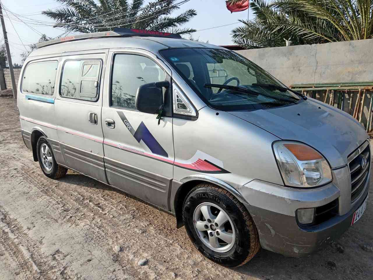 السلام عليكم ورحمة الله ستاركس ٢٠٠٧ بسمي رقم أنكليزي كير اوتوماتيك دوشمه جديده و أرضيه جديده و الكشر نضيف والمحرك مفتوح  بي تنقيص  بسيط جدا العنوان الكوت ألا حرار الحسينيه السعر ٧٣ 
 رقم الهاتف ***********
