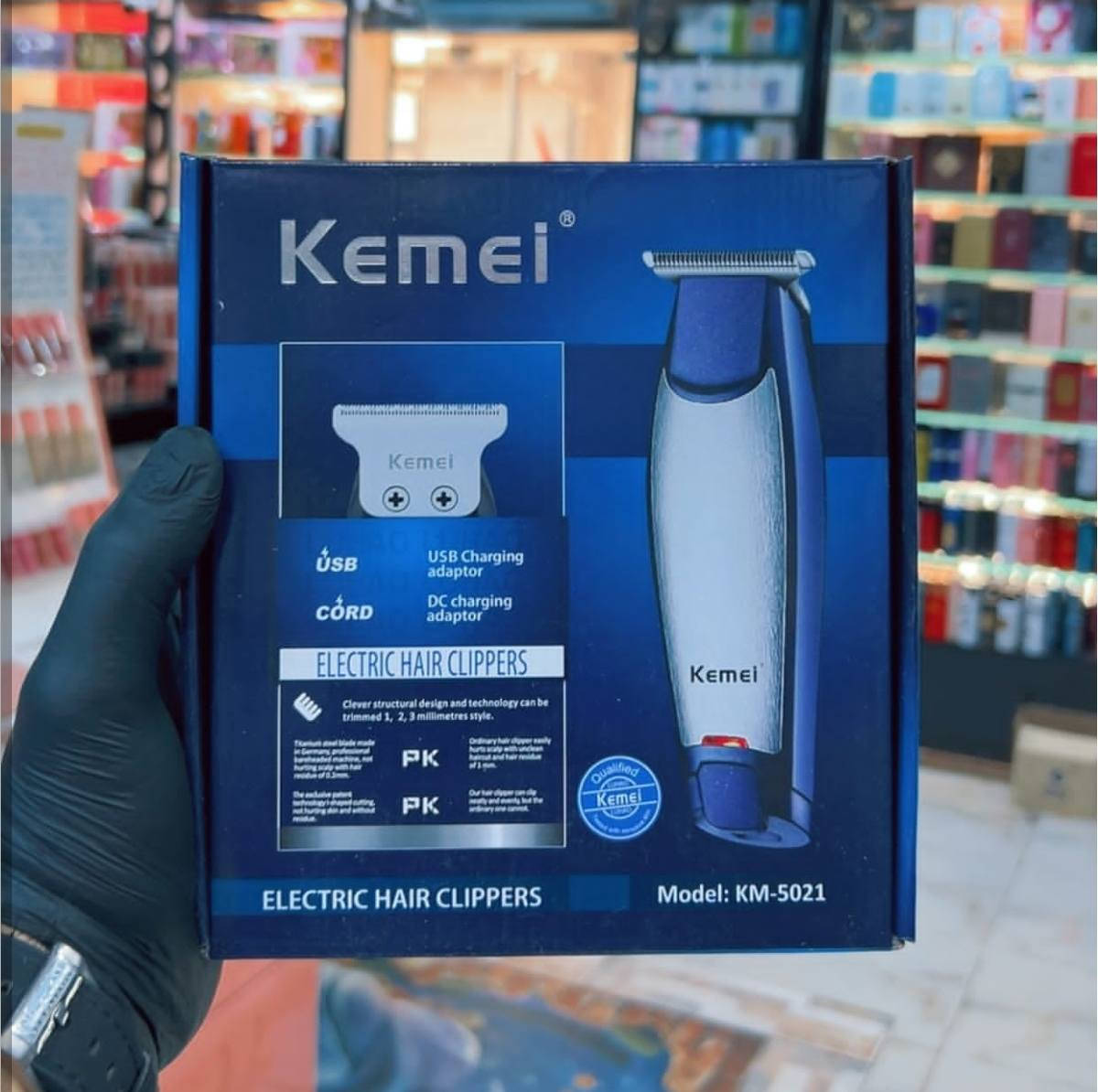 نقدم لك ماينة حلاقة 5021 - Kemei KM أفضل إختيارللإستخدام الشخصي والمهني   ماكينة سهلة الاستخدام بتصمیم لاسلكي تعمل بالشحن  لمدة 60 دقيقة   يمکن تشحنها بالشاحن الأصلي او عن طريق أي وصلة USB موتور قوی بدون صوت وبطارية 600 للي أمبير شفرات من الفولاذ متصممة بزاوية هتخليك تحلق حلاقة دقيقة 
استخدمها للشعر واللحية والشارب والسوالف والأماکن 
الحساسة 
 درجة زيرو قاطعة ممتازة لتحديد وحلاقة الذقن 3٧ أمشاط قابلة للضبط (1 مم /2 مم / 3 مم) ✨✨⤵️


**إذا كنت صاحب هذا الإعلان وتريد حذفه لأي سبب، رجاءا أرسل رسالة إلى الدعم الفني**