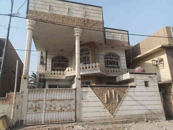 بيت للبيع
المساحة 243 متر حي العروبه 3  خلف اسواق الربيع 
يحتوي على مطبخ سراميك وصاله واستقبال وغرفة عدد 2  والطابق الثاني يحتوي على غرفة عدد 4 وحمام وتواليت 
***********
