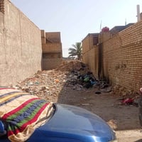قطعة أرض للبيع . المساحة 140 متر الواجه ثمانية الا ربع النزال 18٫500 ف...
