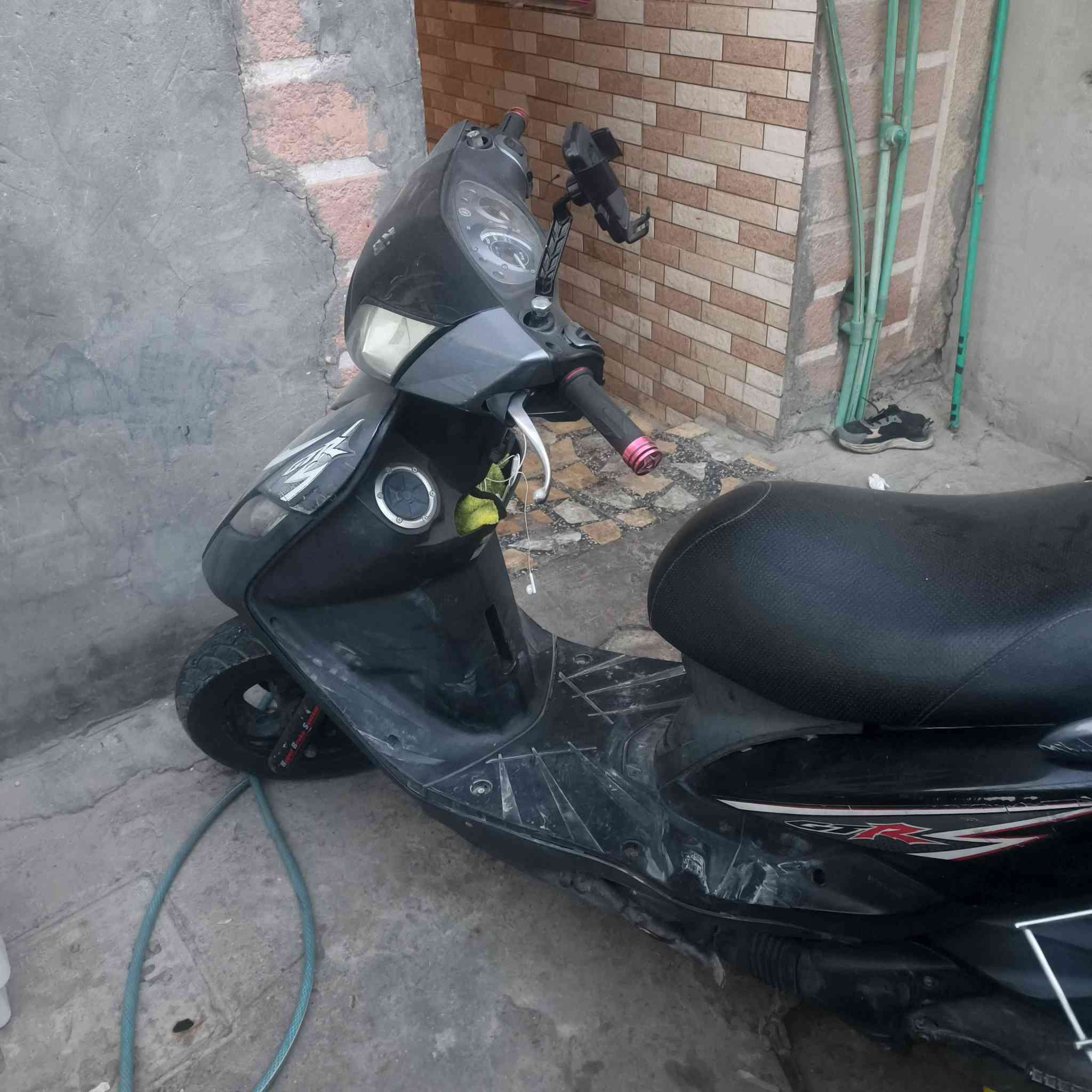 السلام عليكم شباب دراجه ثعلب البيع الدراجة مكينتهة ناعمة وخرسه شلعة ومعدل تاير جديده كهربايات شغاله هاي صوره كدامك مال يوم كفرات بلاديه سلف او هندر مكاني بغداد الزعفرانية ا الشراي يتصل علا الرقم *********** السعر 700 وبيهة مجال الشراي
