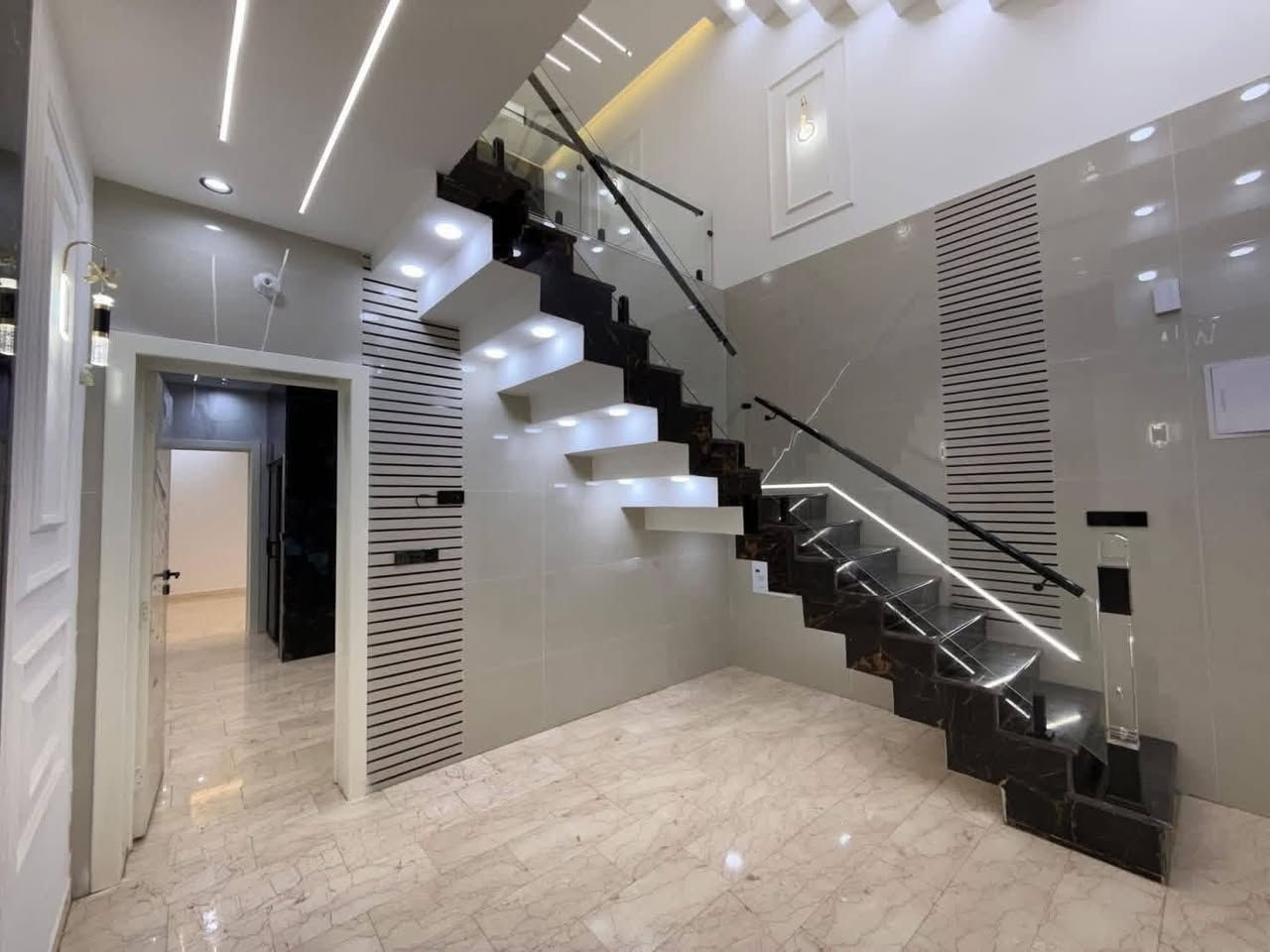 بيت كلش راقي ومكانه روعه بحي السلام يم المستوصف خلف شارع 25 مكانه روعه👌

شارعه 10 و بنائه جديد غير مستخدم🏡

تفاصيله 3غرف نوم يعني طابقين والبيت متكامل اخر اصدار والوانه كلش لطيفه 👍

تعرف باقي التفاصيل تواصل ويانه يتوفر وتساب 

0780 789 4484

تابع الصفحه 🤍
