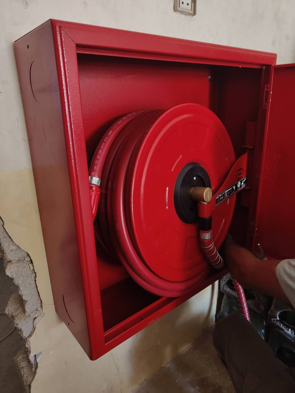 السلام عليكم  متابعيا يا رب تكونون بخير .... 
جزء من عمل الورشة في ربط منظومة الهوز لير ( الكابينة )
للاسفسار الاتصال على ***********
الانبار _ قضاء حديثة _ سايدين الحي العسكري
قرب سالم للمواد الاحتياطية
 مقبال كماليات تيسير للسيارات
