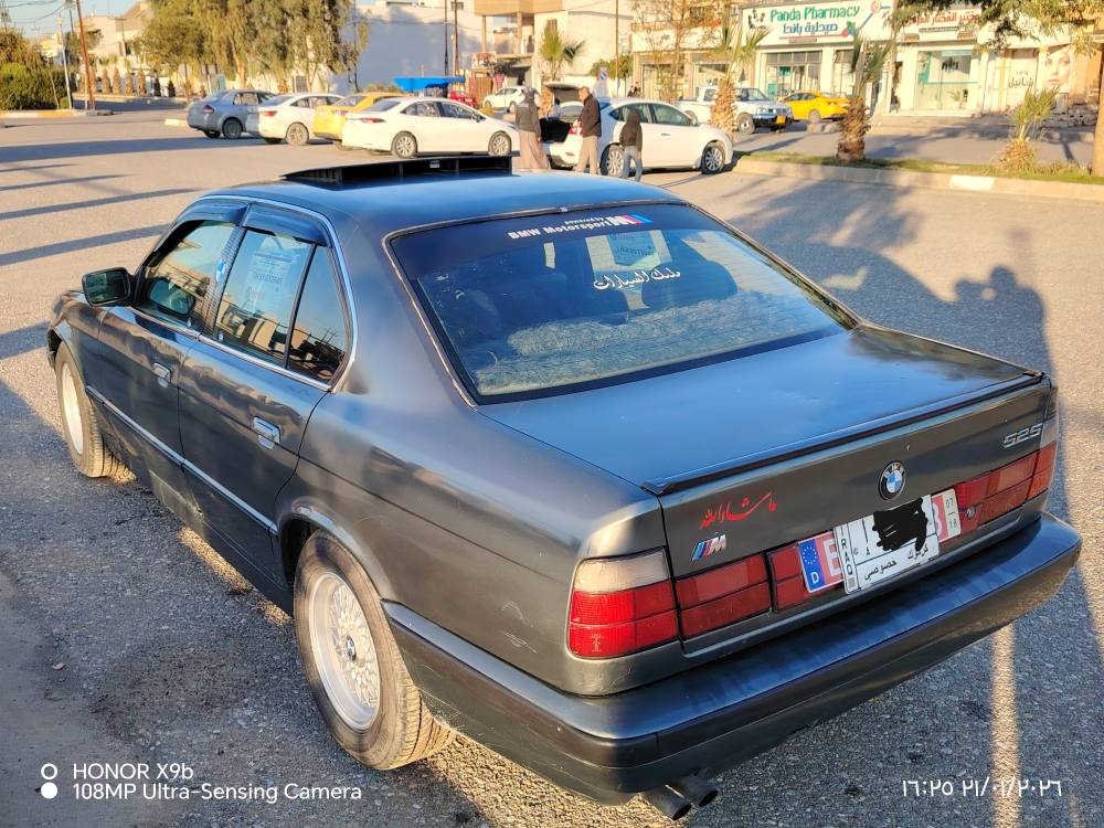 السلام عليكم...بي ام حجم 525 محرك كبس  موديل 1989 تدفئه وتبريد جام كهرباء قفل مركزي كير ومحرك بشرط مشروع وطني رقم كركوك اليف شرط الوكاله والتحويل عندي بيها وكاله عامه مطلقه من الشرعي السعر 45.وبيها شويه مجال للاستفسار اكثر اتصل على رقم ***********، كركوك, العراق
