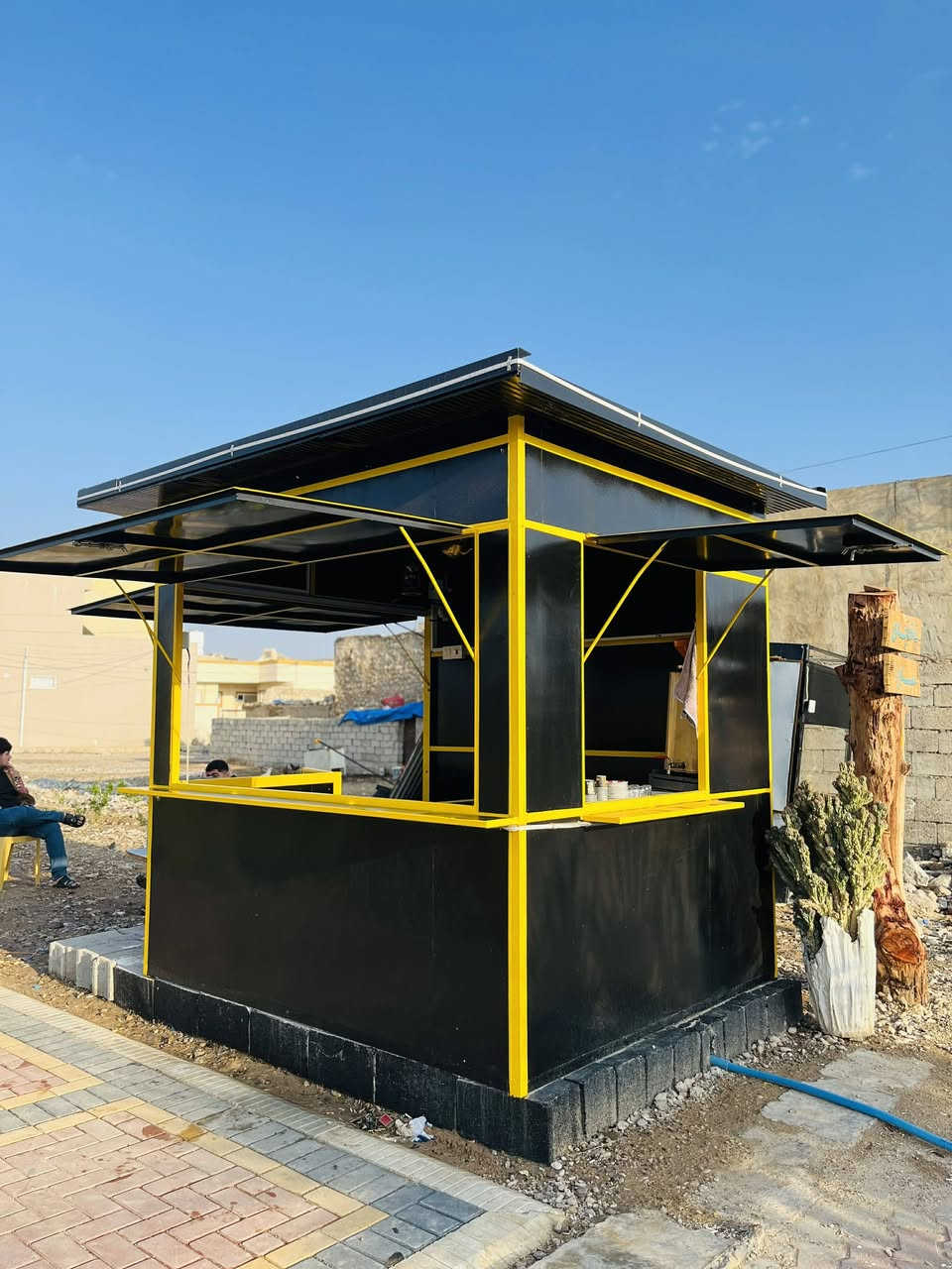 سڵاو ئەم کابینەیە بەردەستە بۆ فرۆشتن درێژی 2مەترو نیو پانیەکەی دوو مەتر نرخ ملیۆنیکو 600هەزار ژمارەی موبایل ‏‪0772 213 7093‬‏
