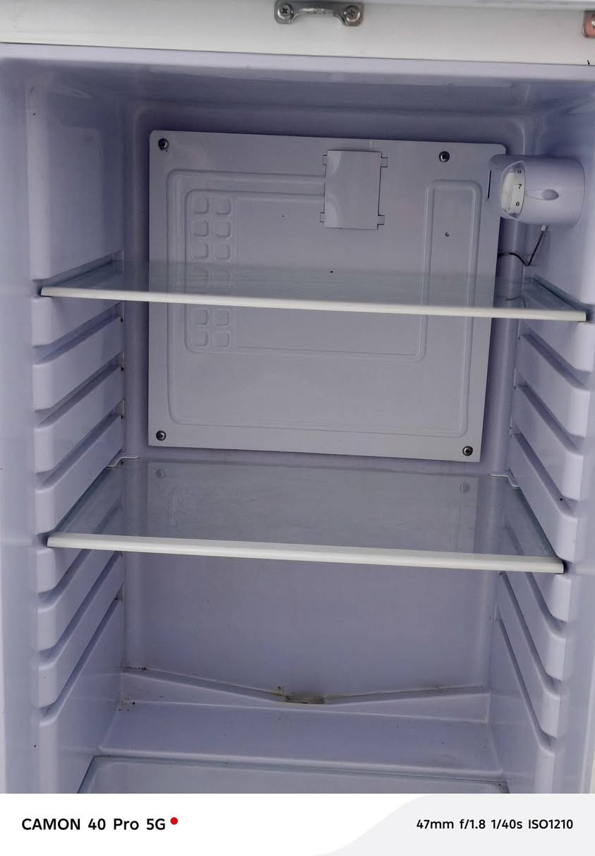 ثلاجه البيع مامستخدمه صارله شهرين من جبته بغرفتي وماحتاجيته ***********
