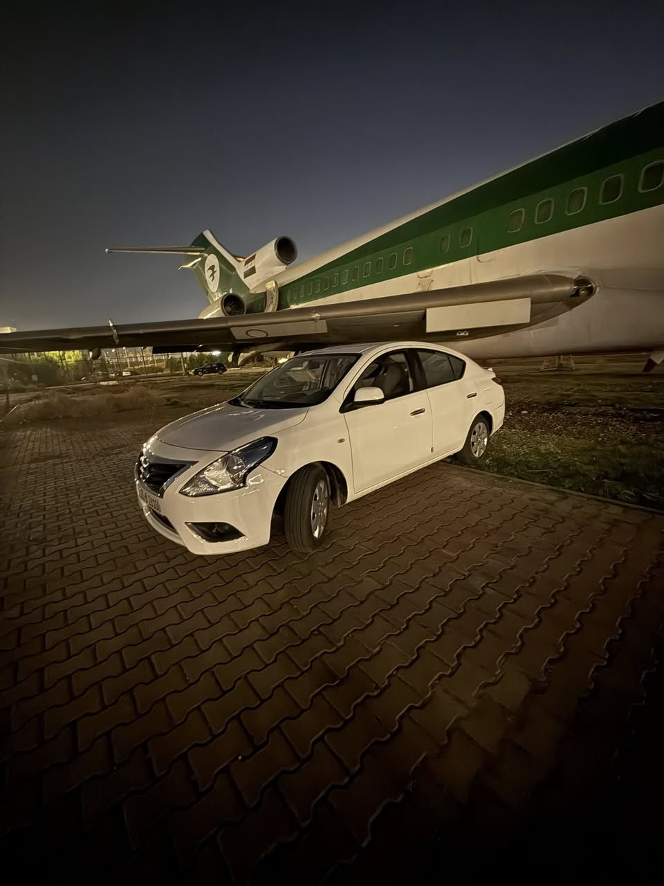 سلام عليكم نيسان صني موديل 2023 سياره جديده 
بيه طخه بل جاملغ الخلفي الأيمن فقط مكفوله من كلشي سعره 125 
***********
