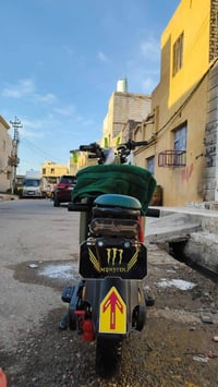 دراجه R9 للبيع  مواصفاتها خمس بطاريات اربع سرع سرعه الدراجه 99 الحقيقي...