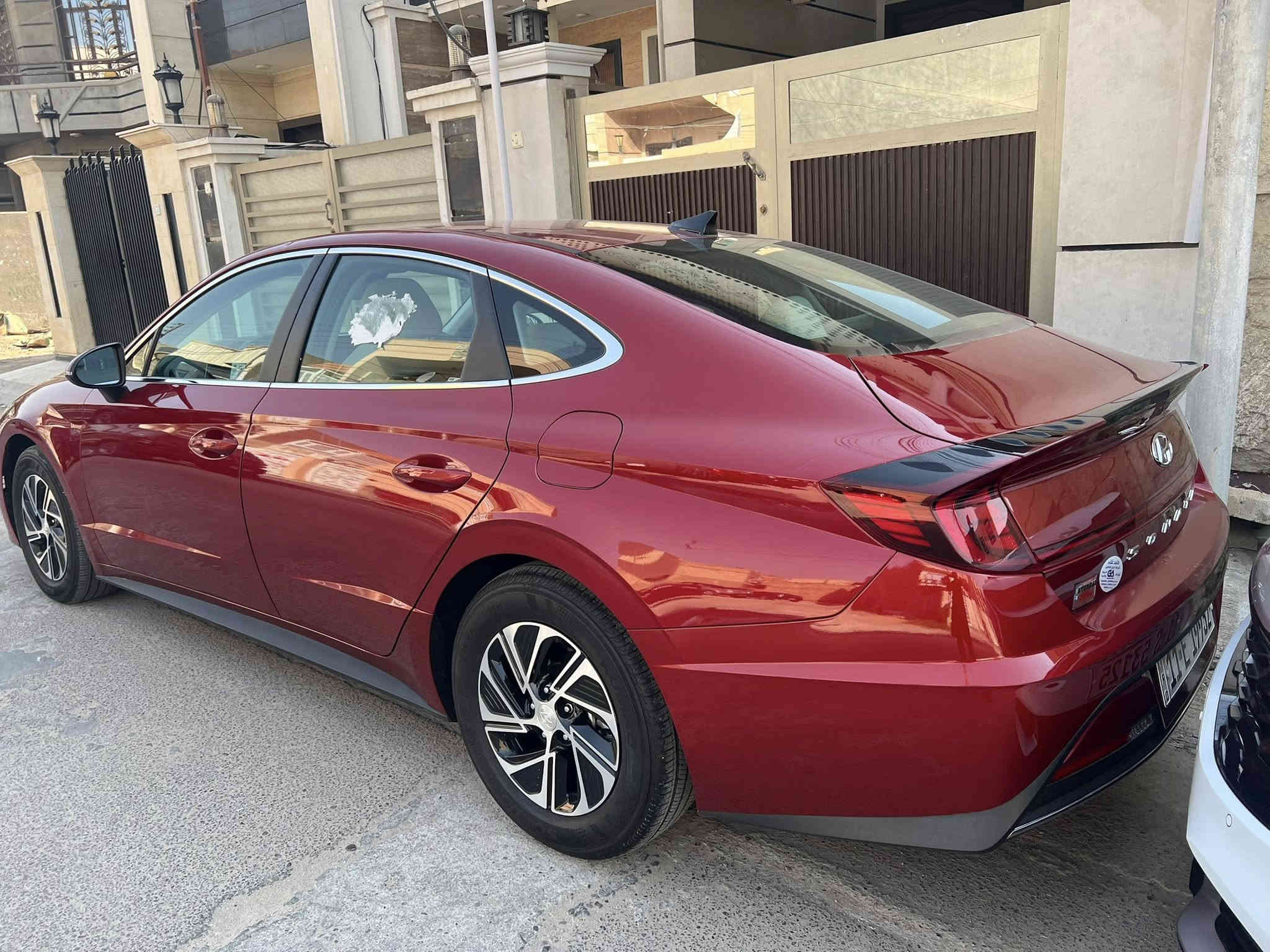 سوناتا للبيع 2023 مكينه 2000 هايبرد ماشية 4,000 الف فقط يعني اخت الزيرو بدون ايرباك تقريرها كلين لون ماروني سعر (18,900)$ومجالها بسيط جداً جداً مال جيتك صور الحادث مرفقه بنيد فقط تبديل الباقي كفاله عامه بأسمي السياره وعنواني بغداد الجادريه
الاتصال ***********
